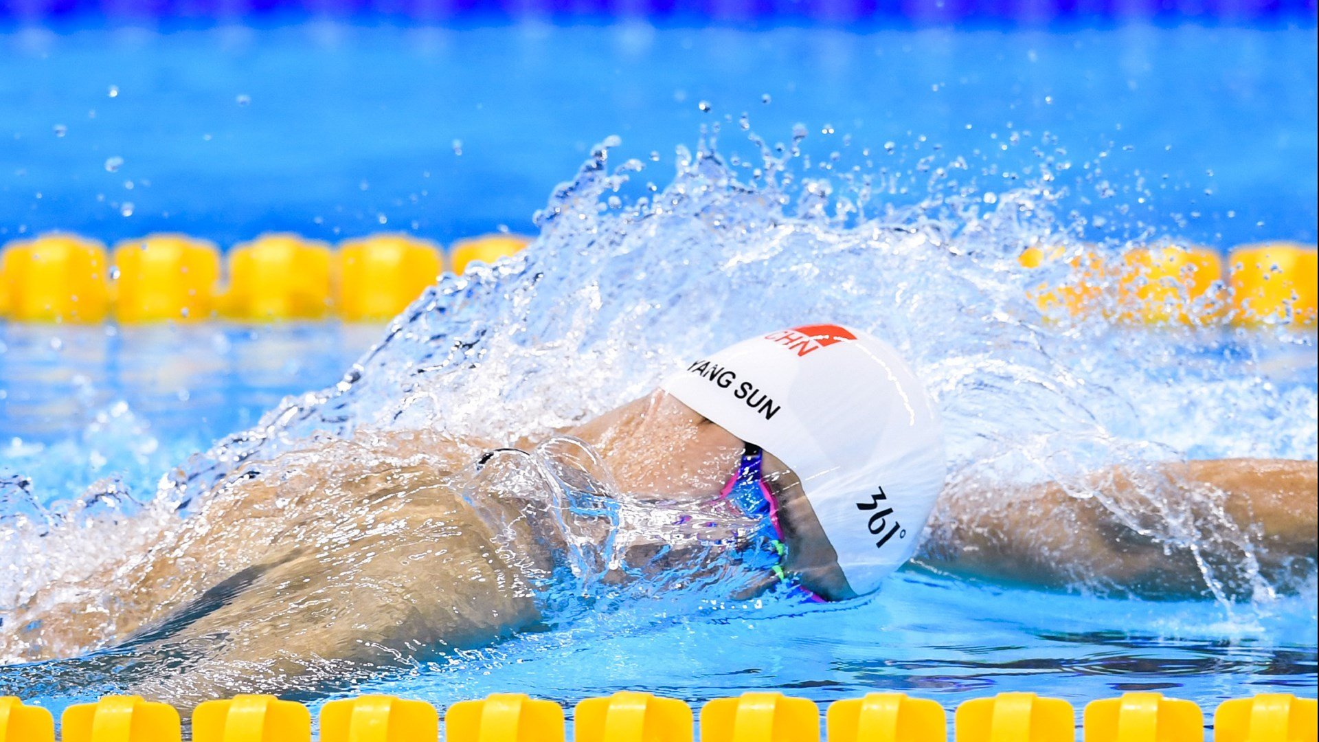 跳水动作精准摩纳哥稳步晋级，摩纳哥钻石联赛女子跳高