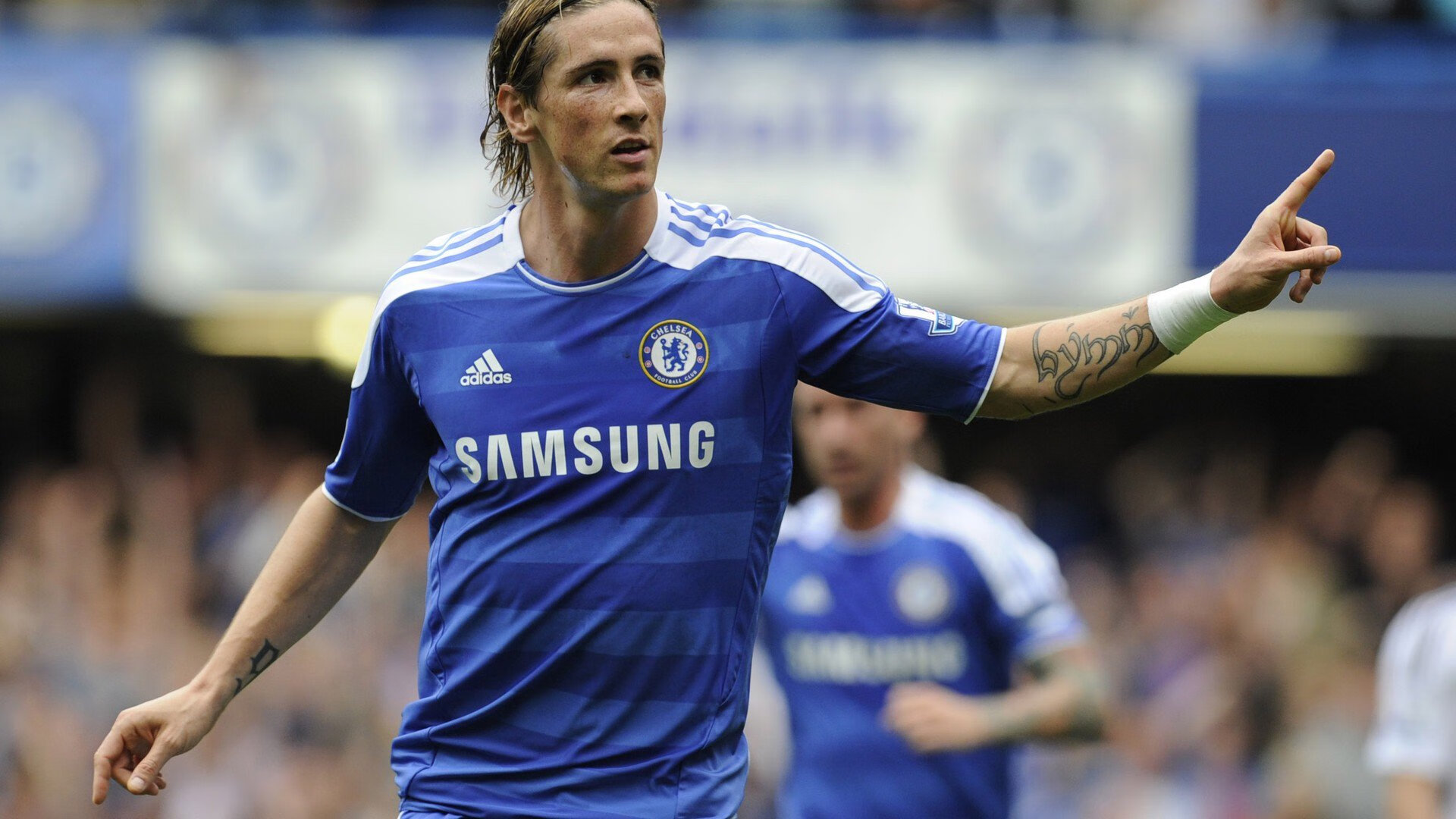 范德芬长途奔袭世界波由帕利尼亚助攻：这助攻得不到应有认可！